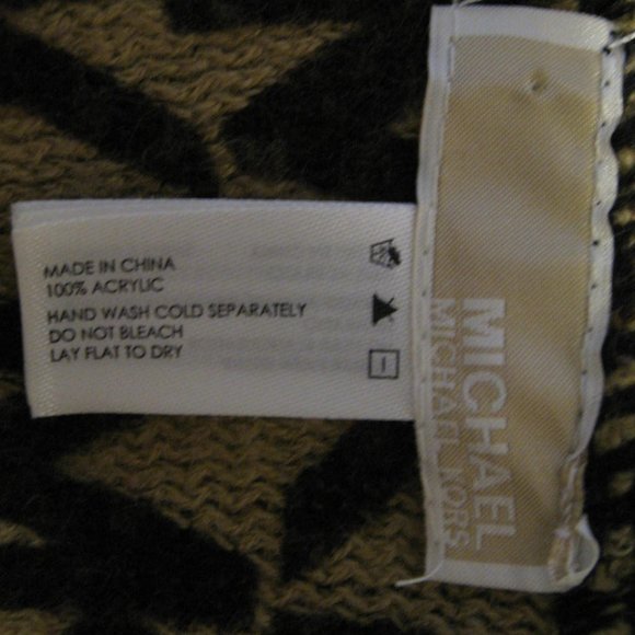 Michael Kors Monogram Infinite Knit Scarf - Picture 5 of 5